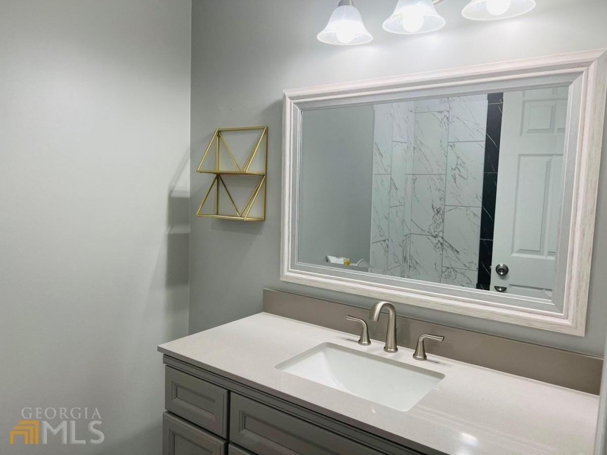 4310 Bouldercrest Rd - Photo 5 of 11