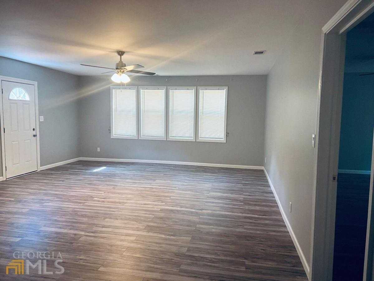 4310 Bouldercrest Rd - Photo 6 of 11