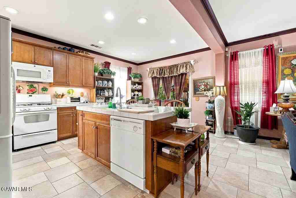 639 W Avenue H13 - Photo 6 of 24