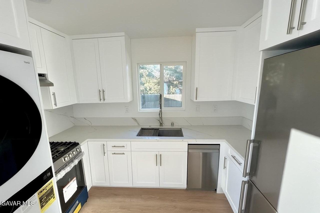 1133 Geraldine Ln #B - Photo 7 of 31
