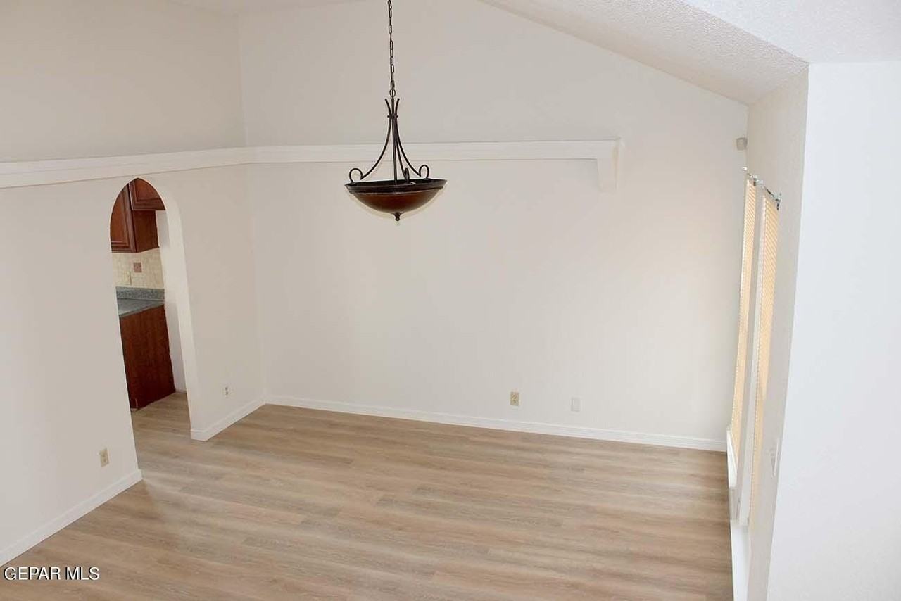 1720 Firehouse Dr - Photo 6 of 22