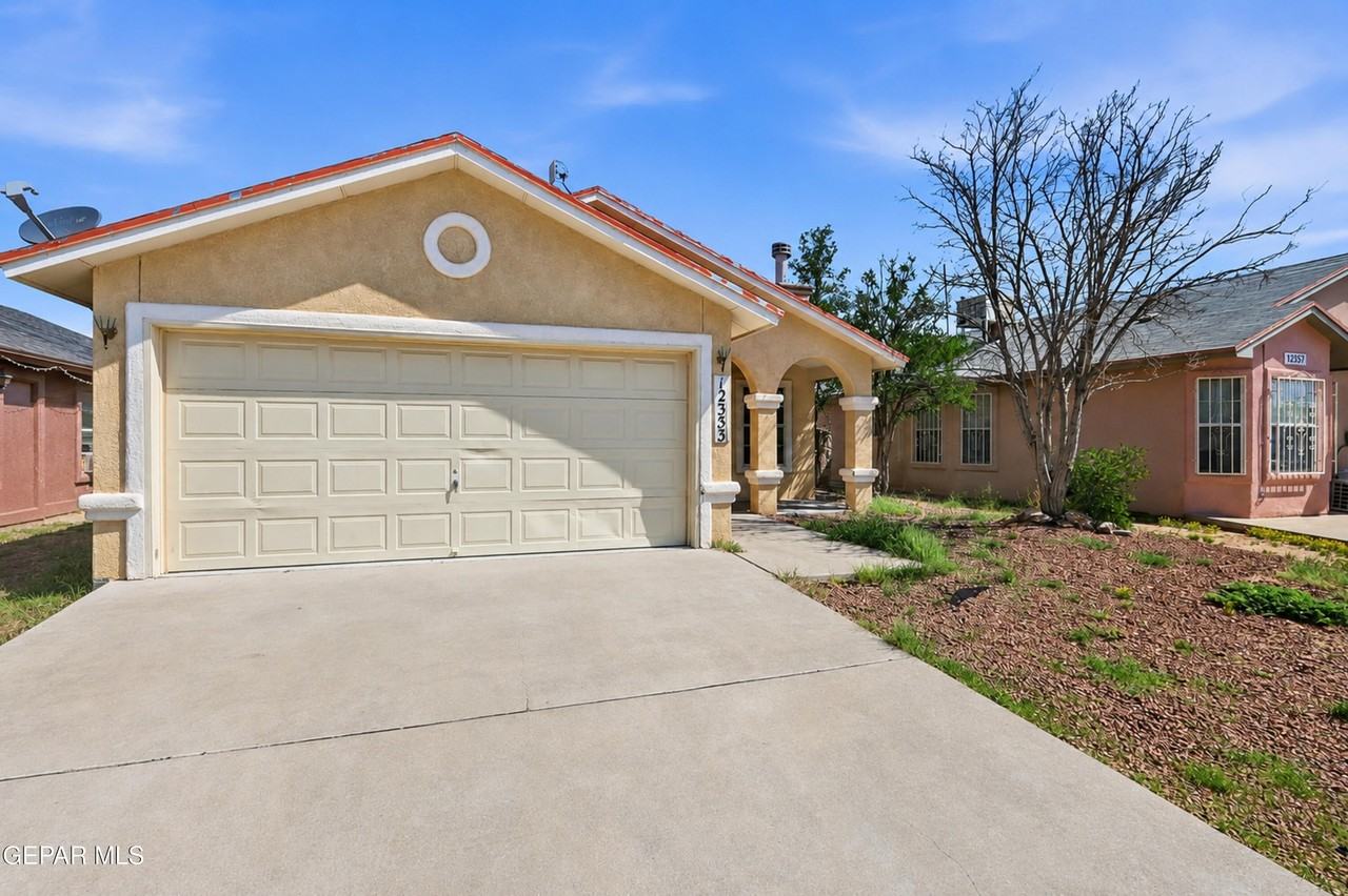 12353 Tierra Apache Dr - Photo 2 of 33