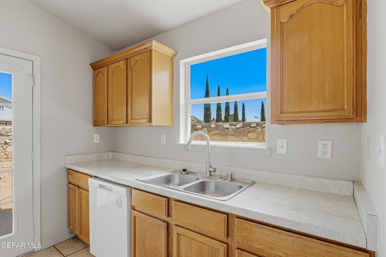 12353 Tierra Apache Dr - Photo 6 of 33