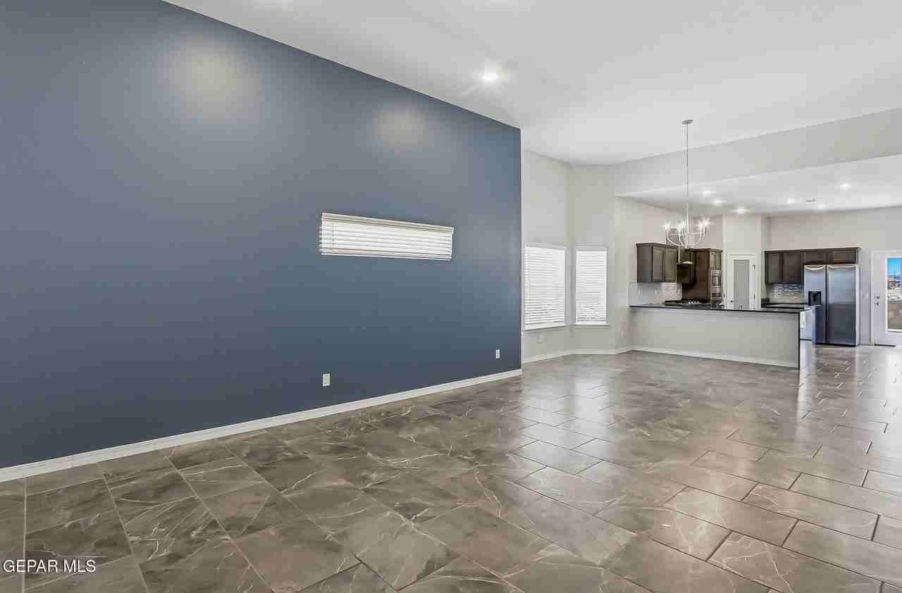 928 Keenland Ave - Photo 5 of 29