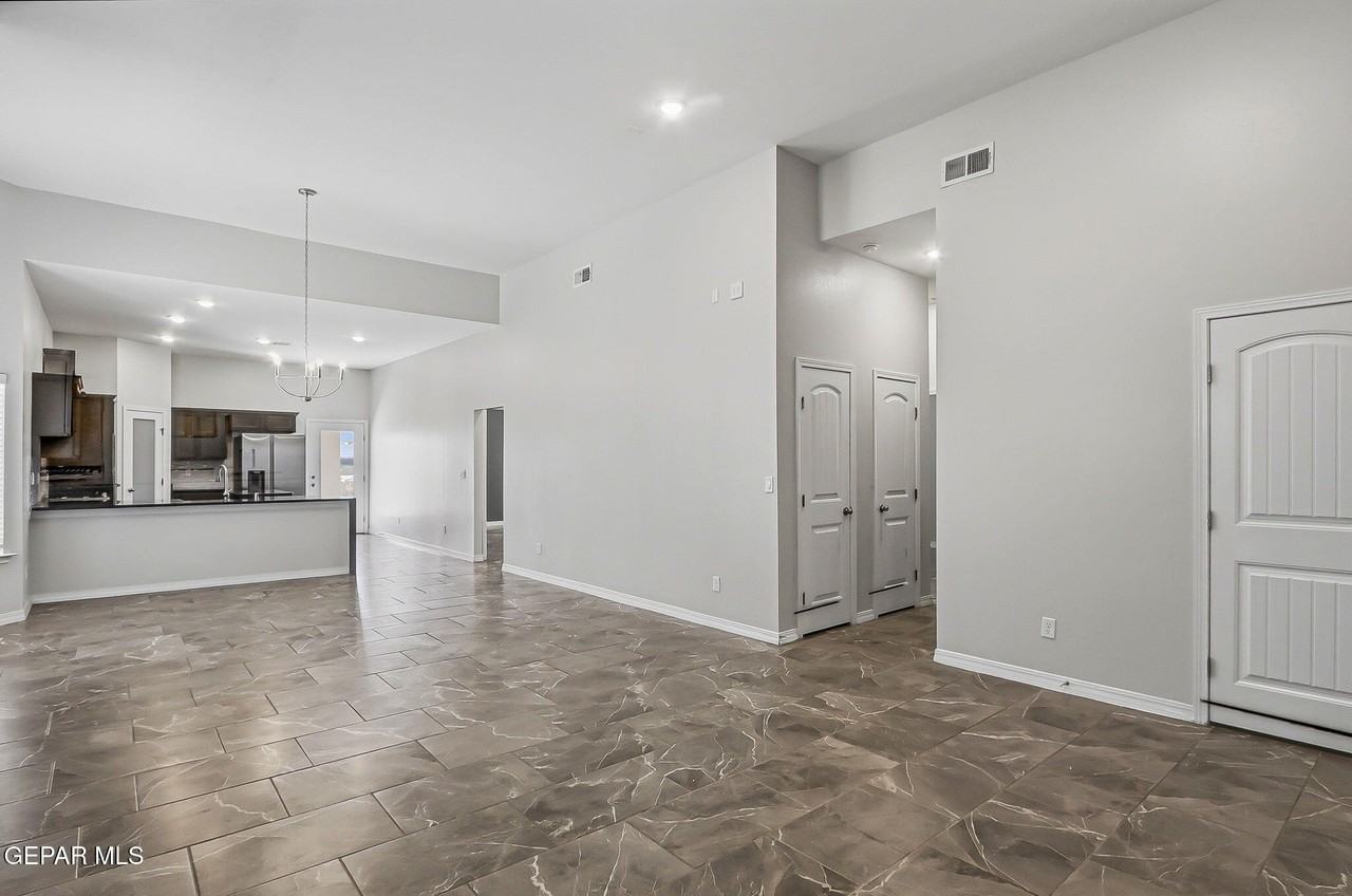 928 Keenland Ave - Photo 6 of 29