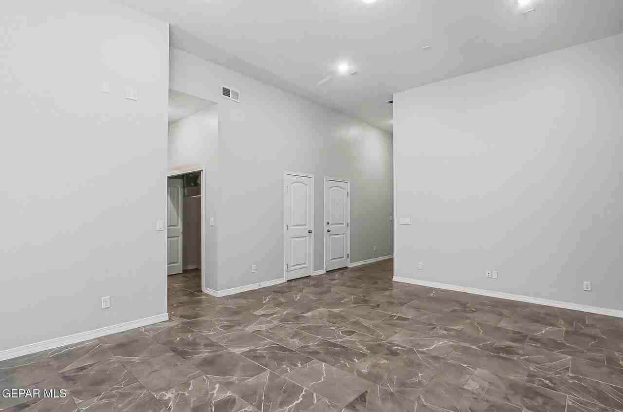 928 Keenland Ave - Photo 7 of 29