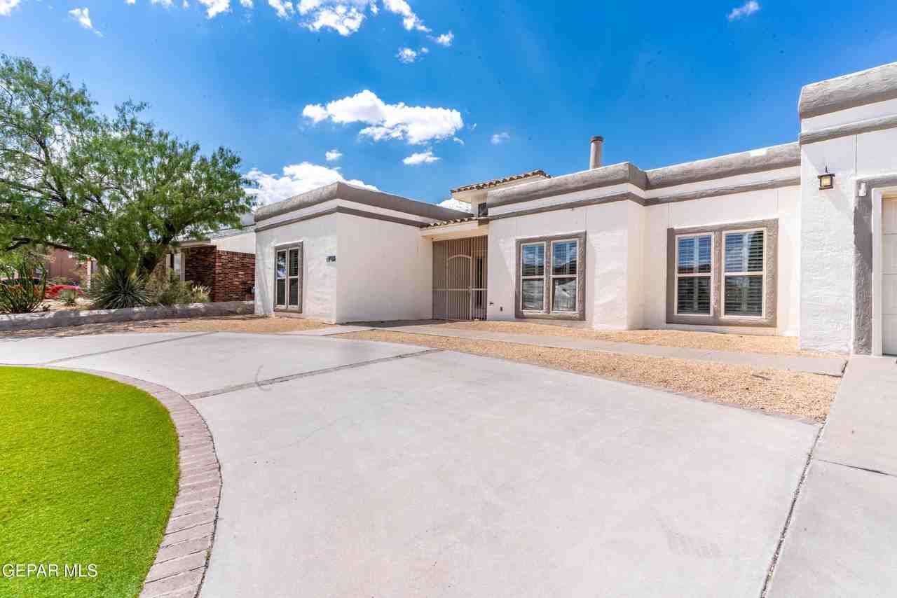 7033 San Marino Dr - Photo 3 of 49