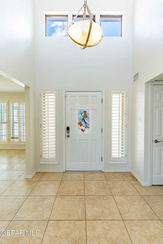7033 San Marino Dr - Photo 4 of 49