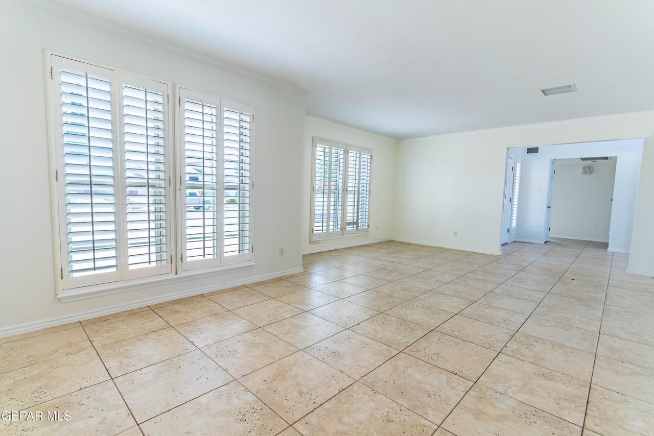 7033 San Marino Dr - Photo 5 of 49