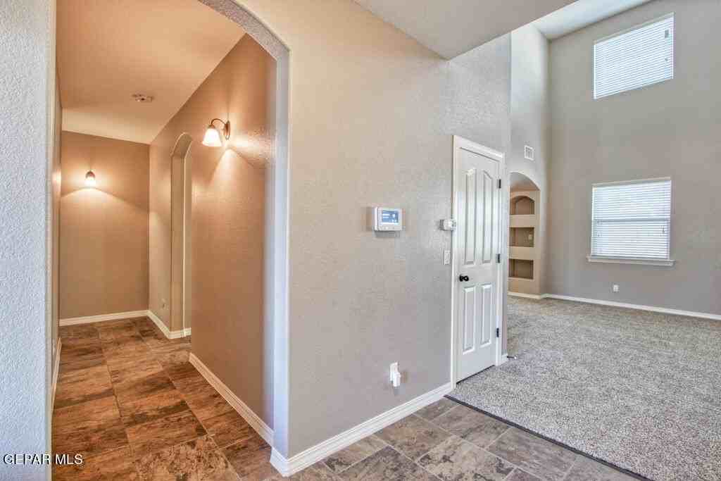 221 S Stoneside Dr - Photo 3 of 24