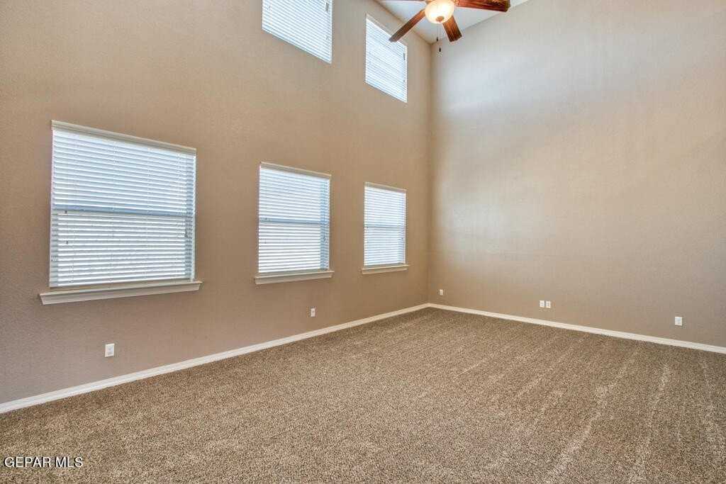 221 S Stoneside Dr - Photo 4 of 24