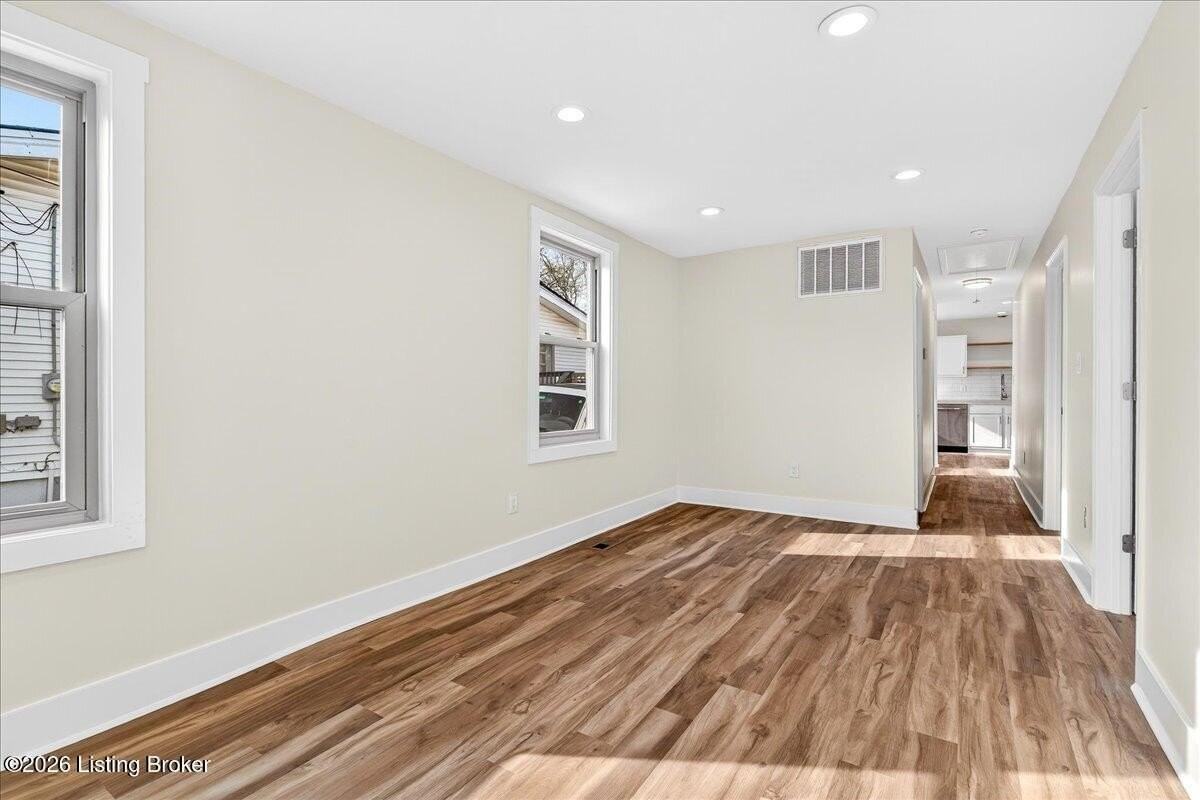 4218 Sherman Ave - Photo 5 of 34