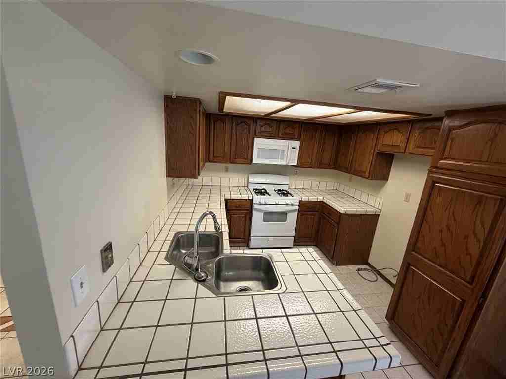 600 Woodmount Dr - Photo 5 of 31