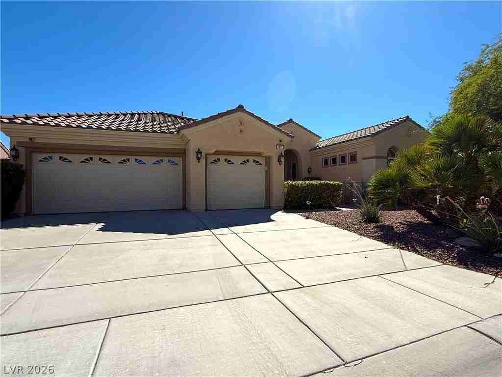 2875 Scotts Valley Dr - Photo 2 of 35