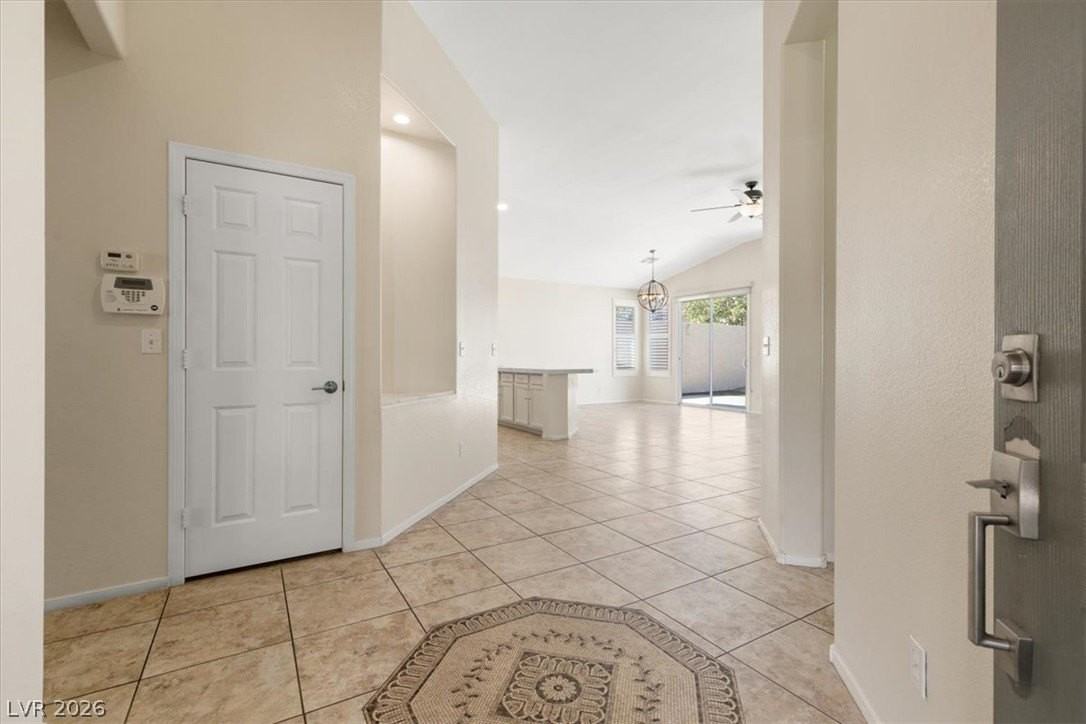 1007 Golden Ridge Ct - Photo 4 of 27