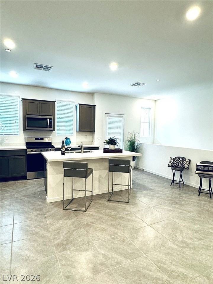 658 Anemone Ln - Photo 3 of 27