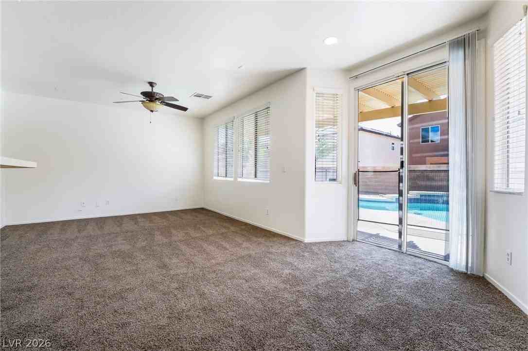 4935 Gingerlyn St - Photo 6 of 24