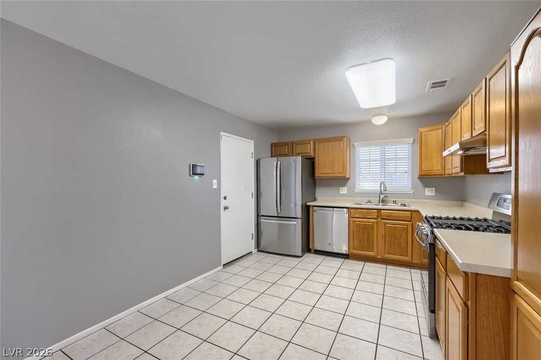 604 Bloomingfield Ln - Photo 6 of 21