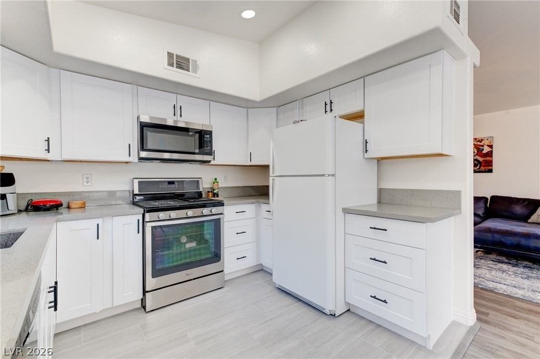 520 Arrowhead Trl #322 - Photo 6 of 14