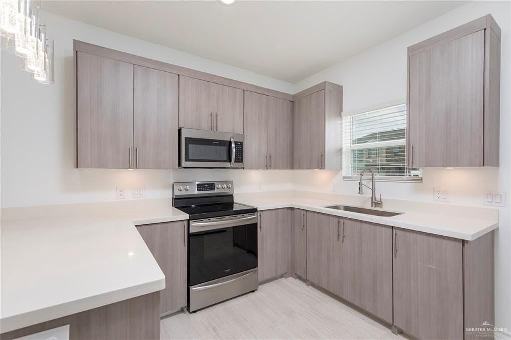 805 N Clarence Ave #1 - Photo 6 of 17