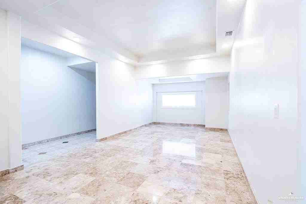 408 E Redbud Ave - Photo 4 of 13