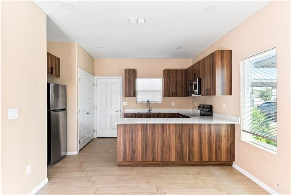 2914 W Driftwood St #3 - Photo 4 of 16