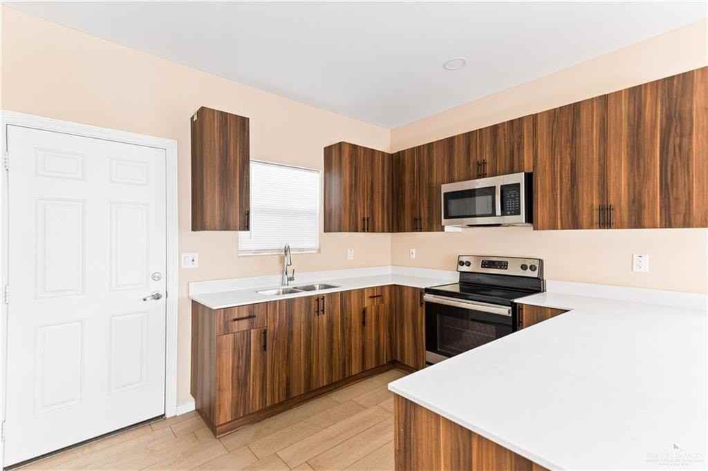 2914 W Driftwood St #3 - Photo 6 of 16