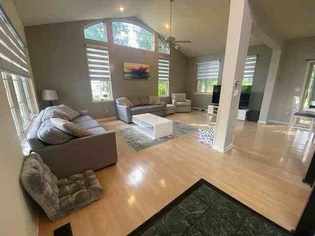 5628 Versailles Ave - Photo 5 of 28
