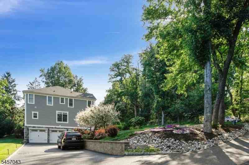 51 Mountain Ave - Photo 2 of 29