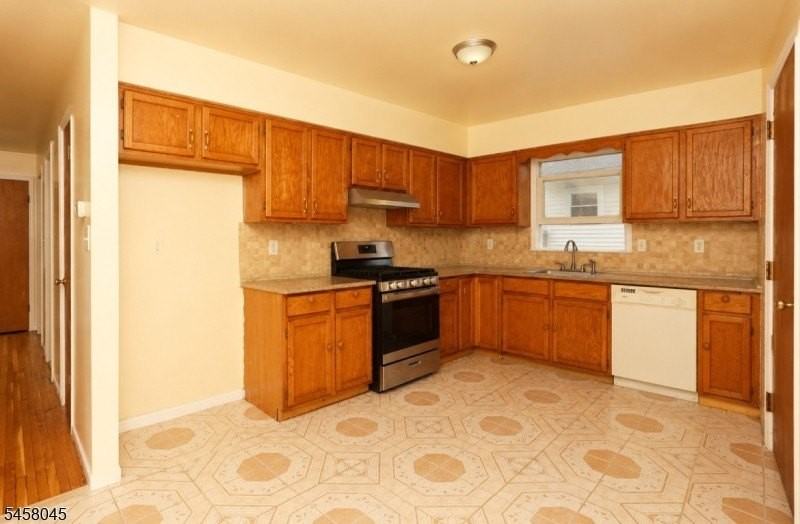 839 Walnut St - Photo 4 of 11