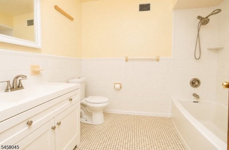 839 Walnut St - Photo 5 of 11