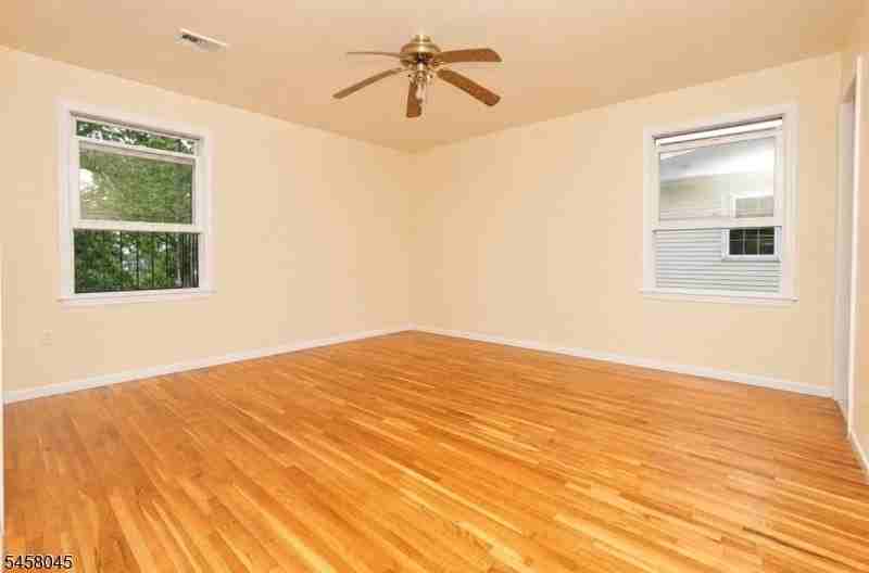 839 Walnut St - Photo 7 of 11