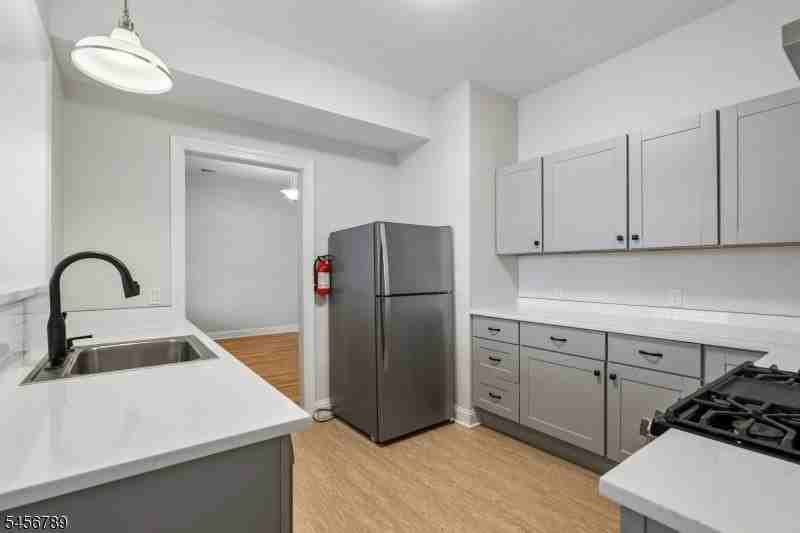 21 Union Pl Unit 3 - Photo 7 of 29