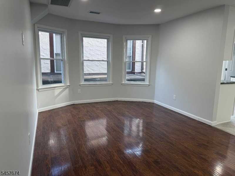 584 Pompton Ave - Photo 2 of 14