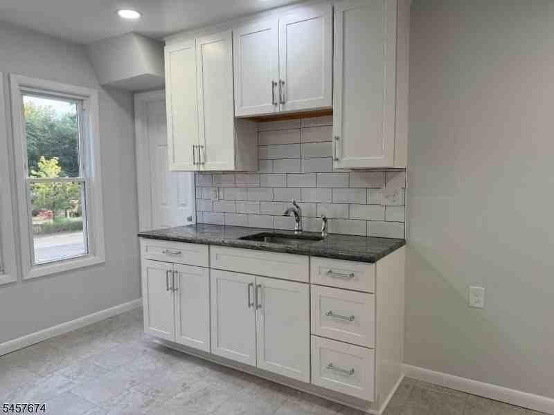 584 Pompton Ave - Photo 5 of 14