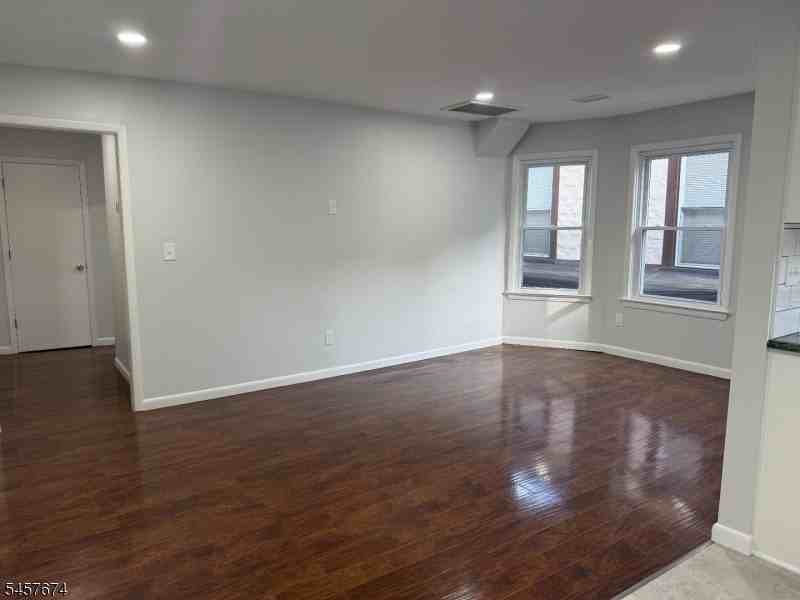 584 Pompton Ave - Photo 7 of 14