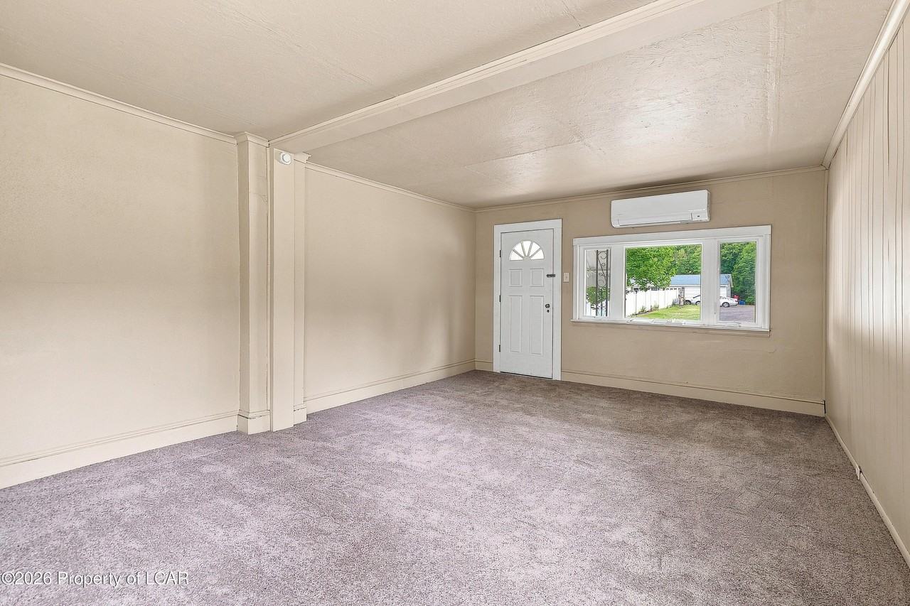 54 Humphrey St - Photo 4 of 17
