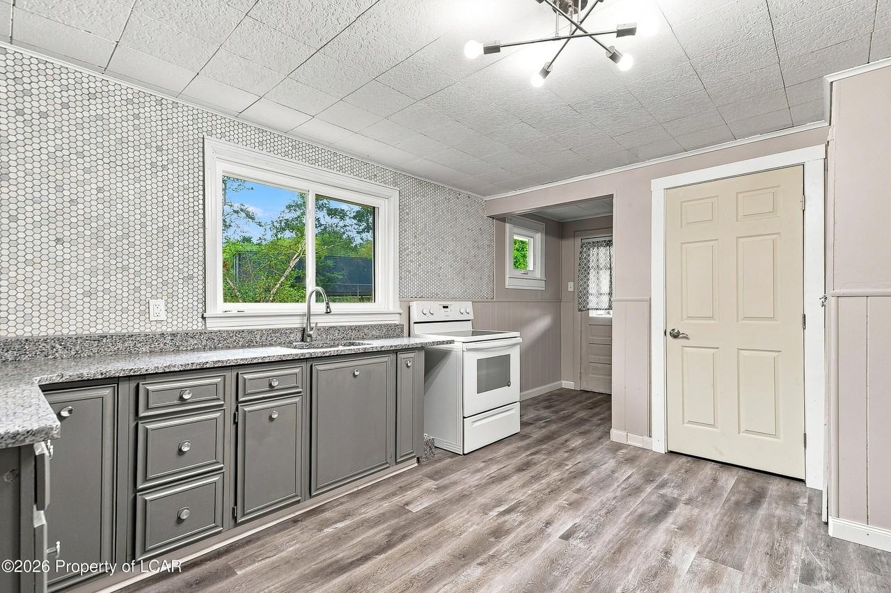 54 Humphrey St - Photo 7 of 17