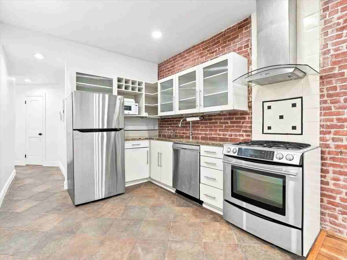 68 Park Ave #5 - Photo 2 of 7