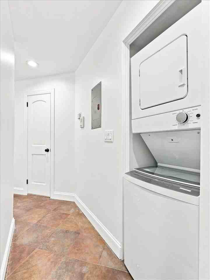 68 Park Ave #5 - Photo 3 of 7