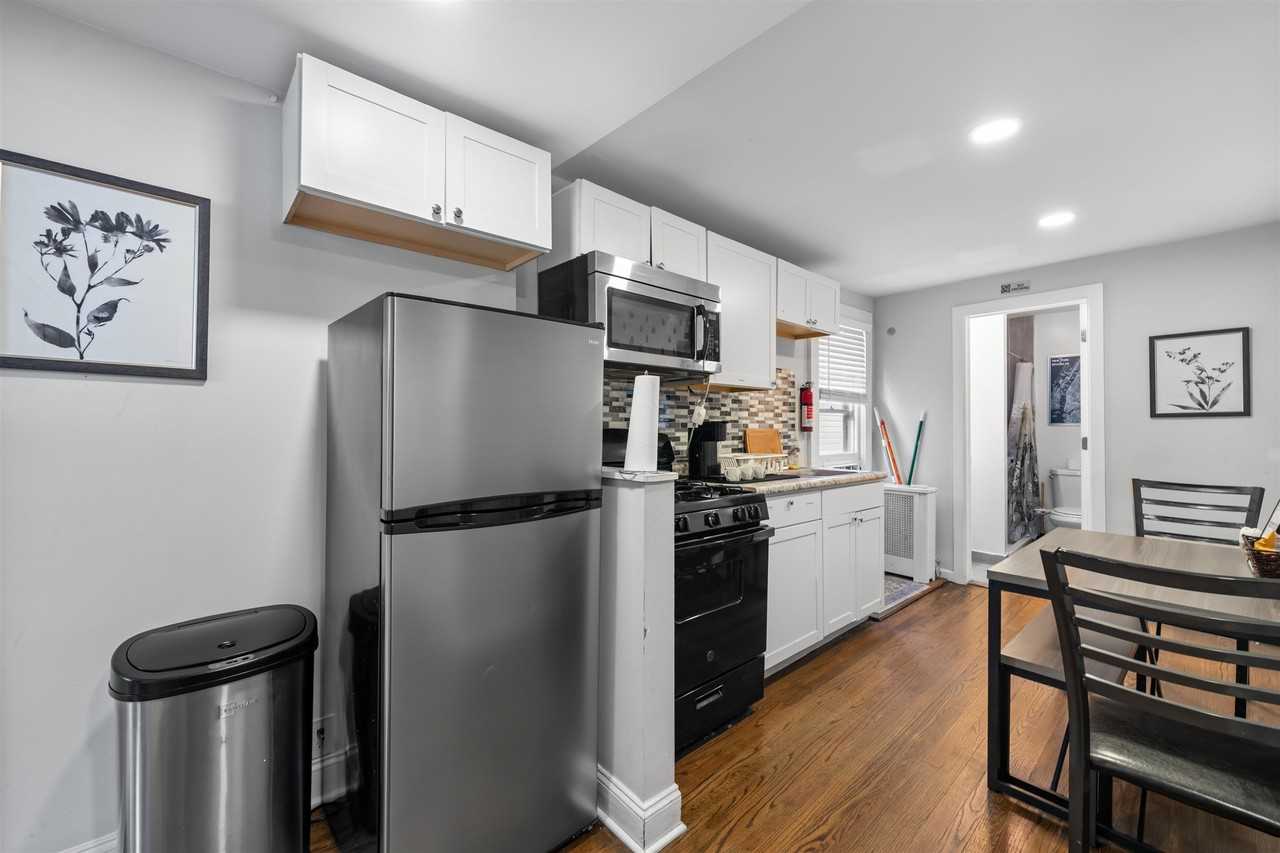 9 W 51st St - Photo 4 of 10