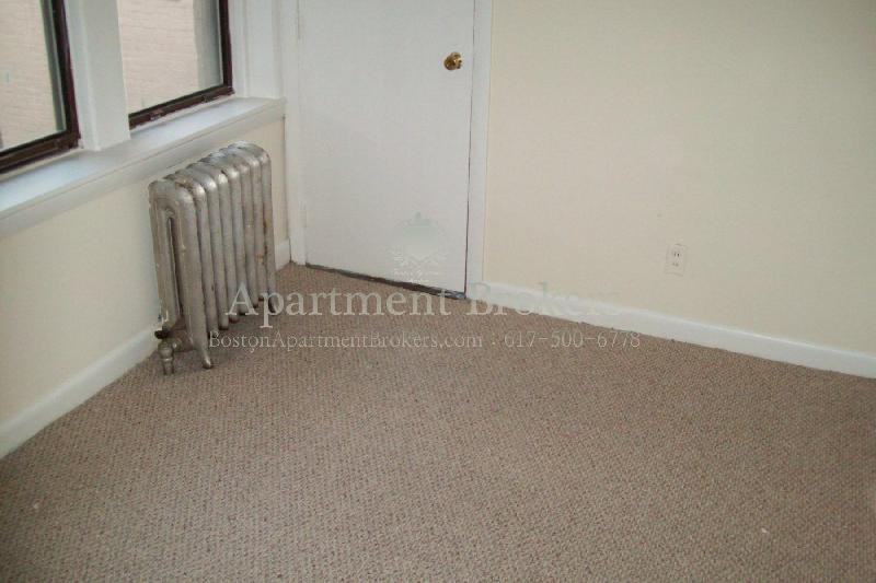 1138 Commonwealth Ave #4 - Photo 4 of 13