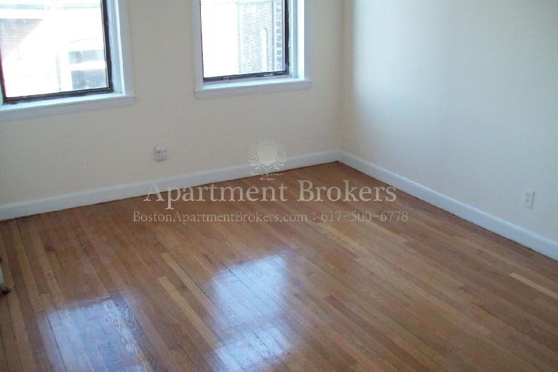 1138 Commonwealth Ave #4 - Photo 7 of 13