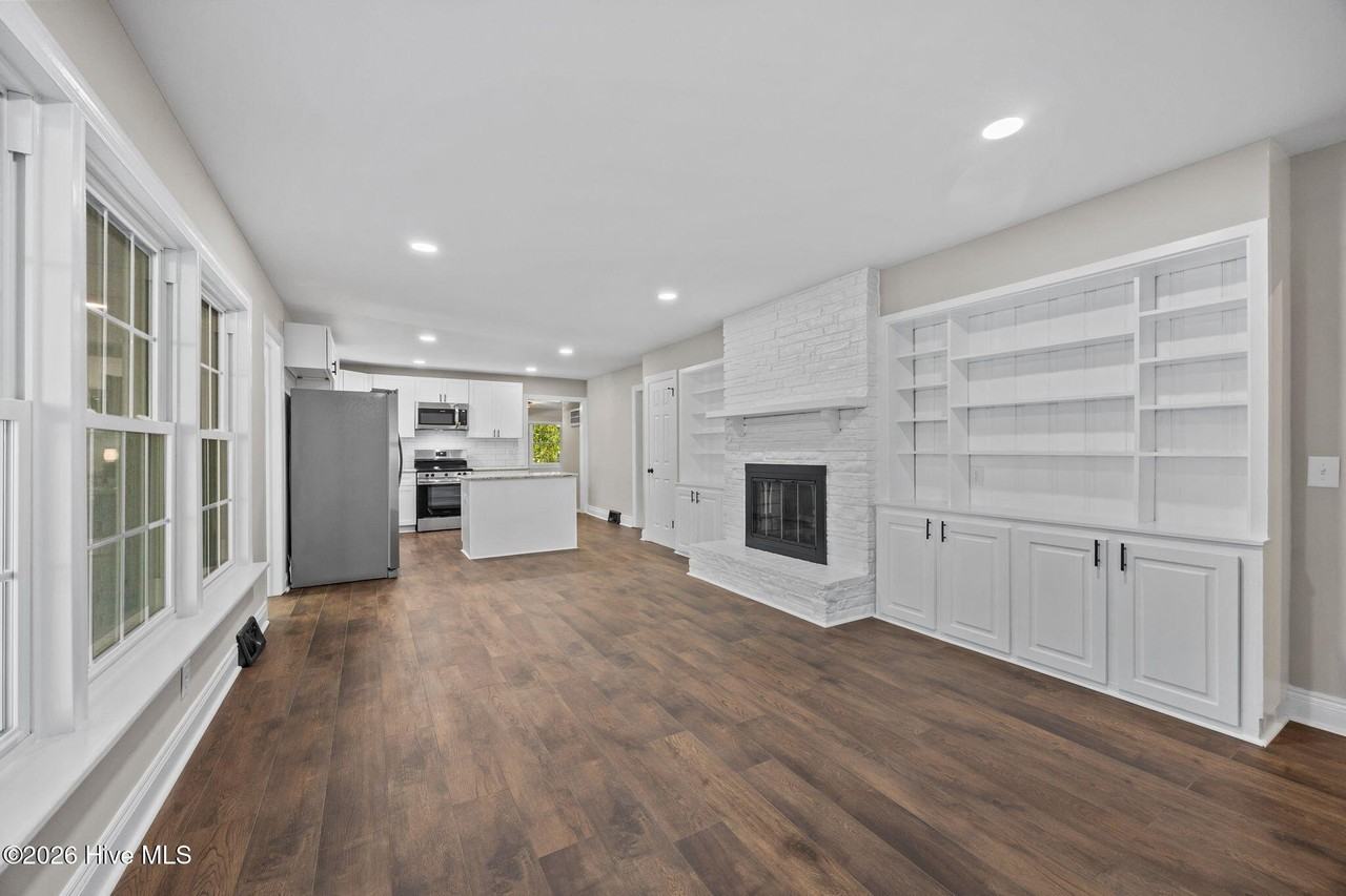 1401 Greenville Blvd Se - Photo 5 of 49