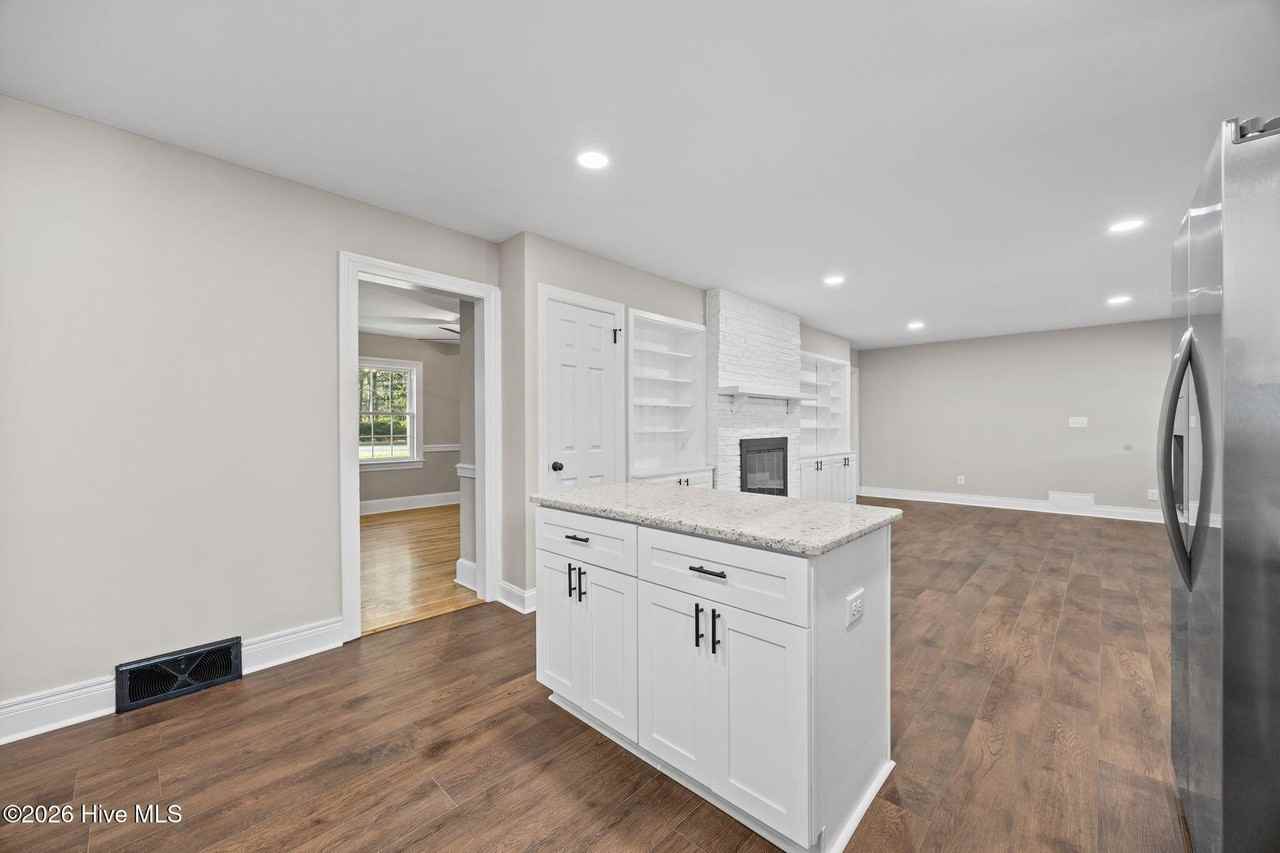 1401 Greenville Blvd Se - Photo 7 of 49
