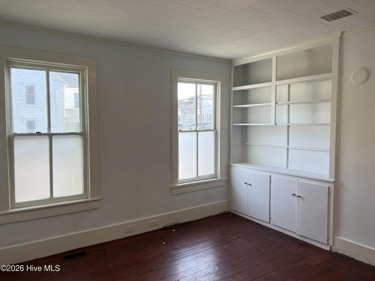 717 N Road St - Photo 5 of 10