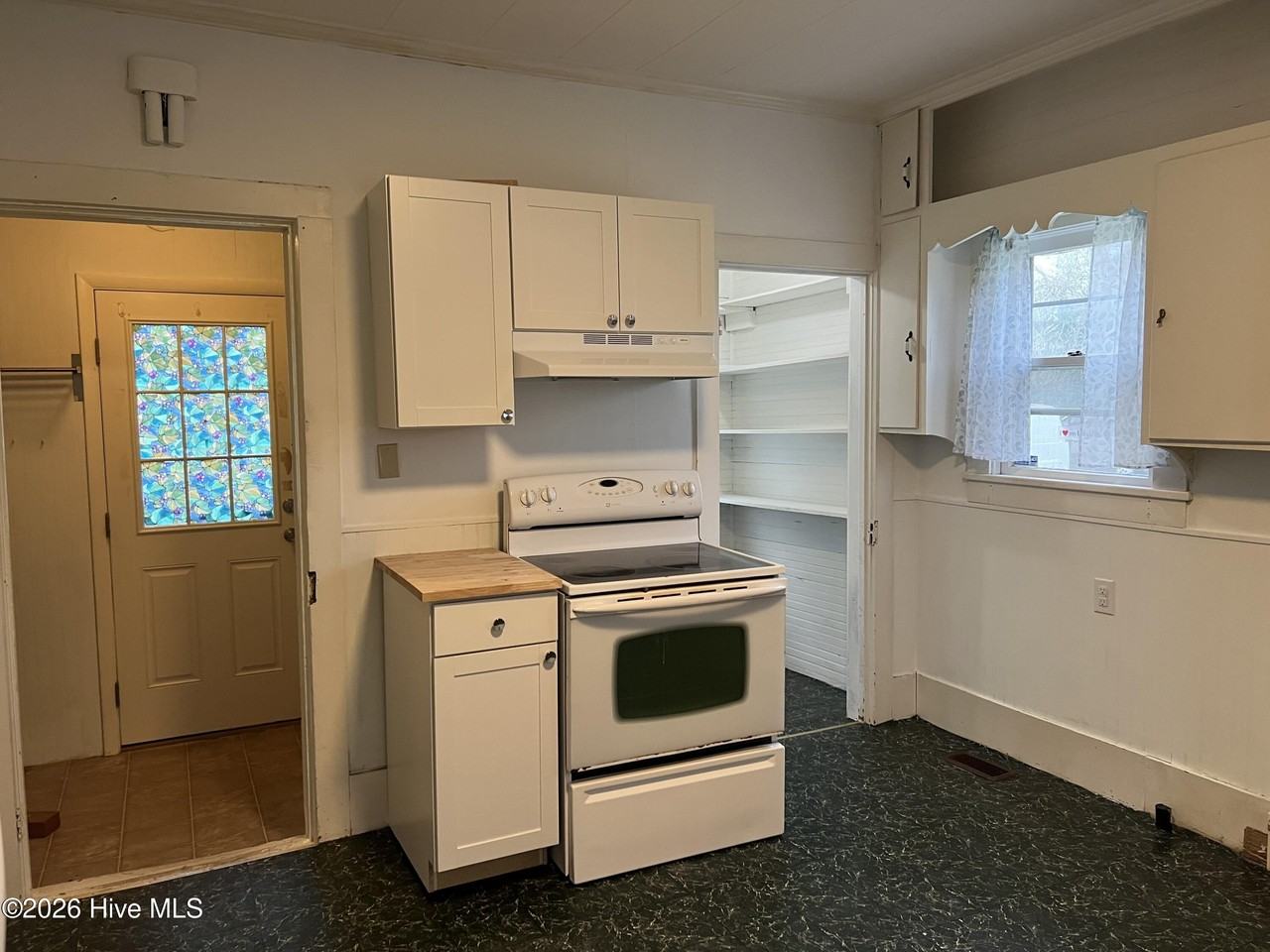 717 N Road St - Photo 7 of 10