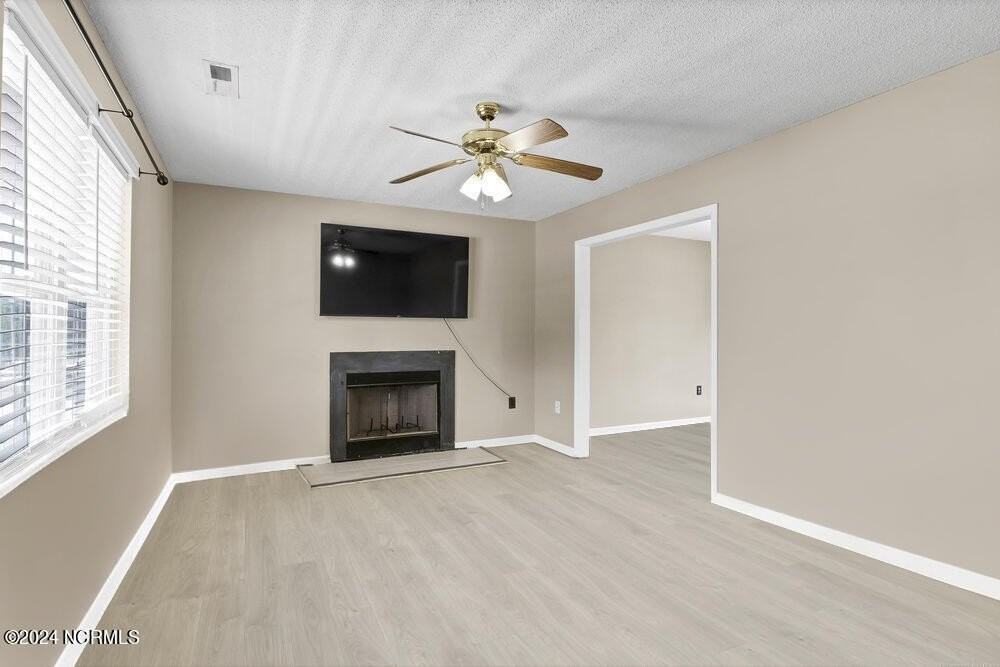 134 Lawndale Ln - Photo 4 of 27