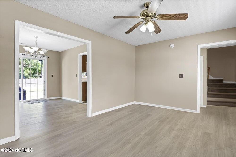 134 Lawndale Ln - Photo 5 of 27
