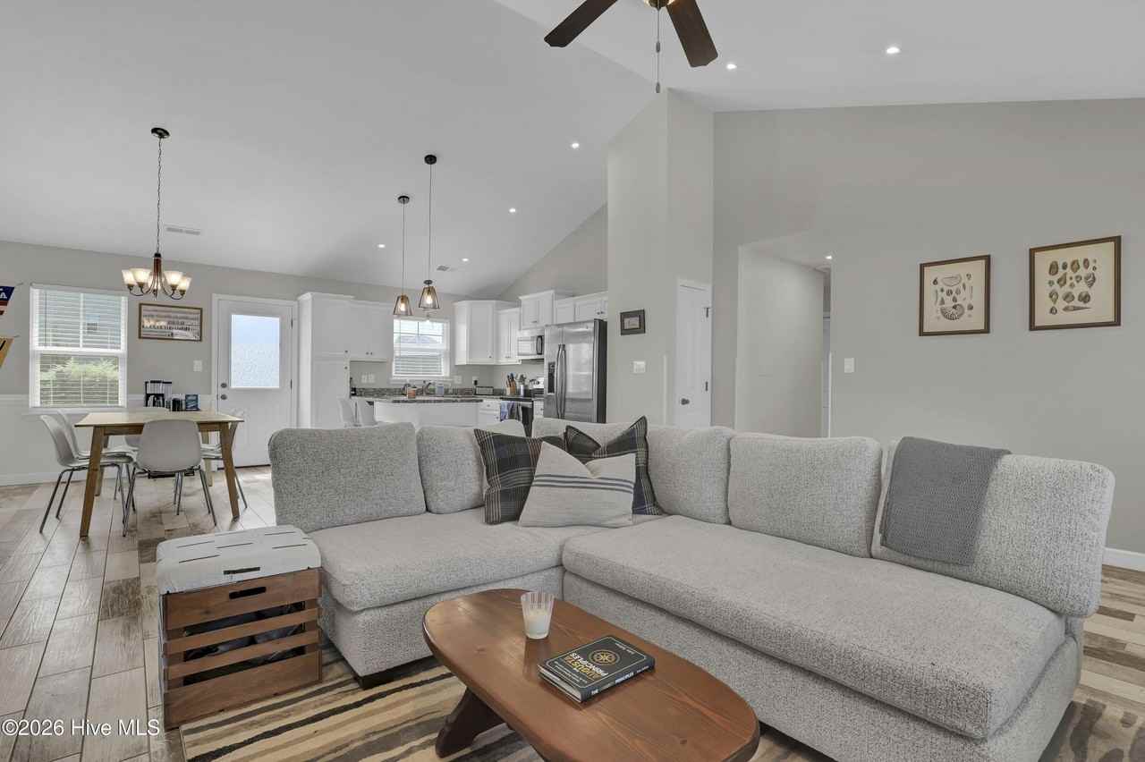 116 Bridgeport Dr - Photo 4 of 28